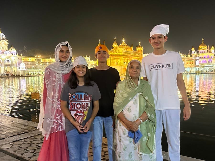 Arjan with family at the Golden Temple